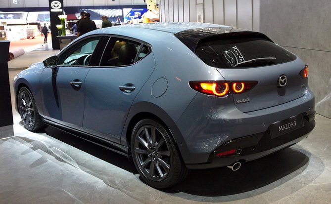 1920px-Mazda_3_Genf_2019_1Y7A5081.jpg